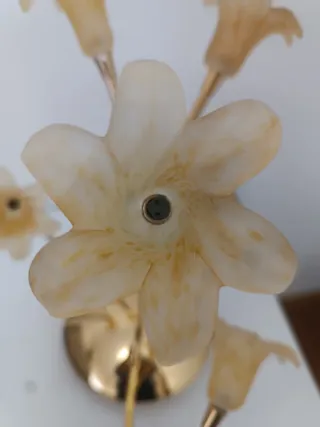 Lámpara de teccho estilo flor dorada