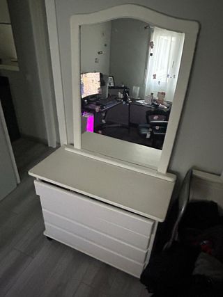 Cajoneras blancas con espejo