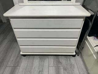 Cajoneras blancas con espejo