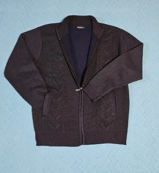 Set de 02 jerseys y 01 pack de 04 calcetines.