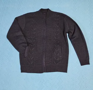 Set de 02 jerseys y 01 pack de 04 calcetines.