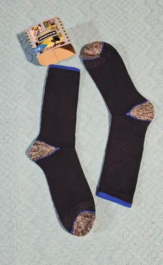 Set de 02 jerseys y 01 pack de 04 calcetines.