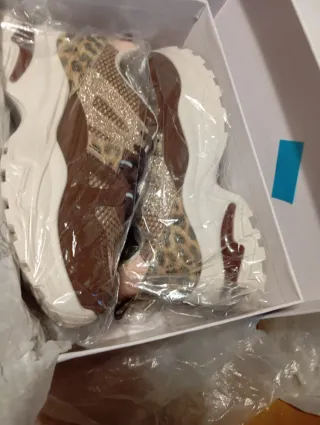 Zapatillas deportivas marrón y oro talla 38