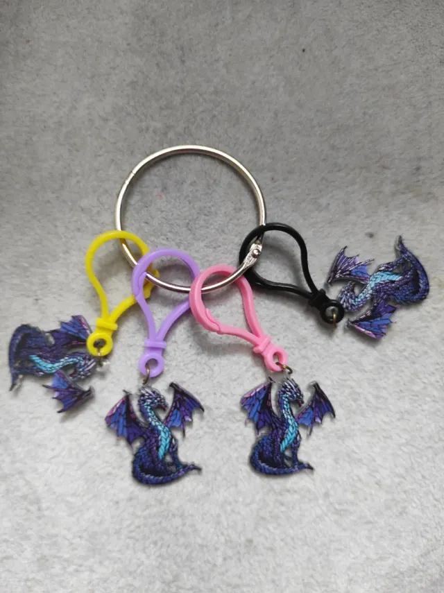 Colgante y llavero Dragón Metacrilato Cordon 30cm