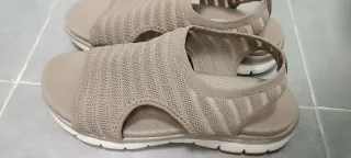 Sandalias Skechers Mujer Beige
