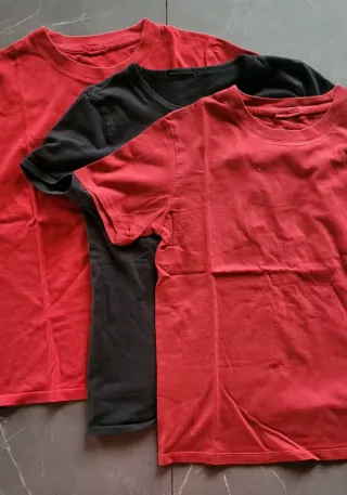 Magliette rosse e nere