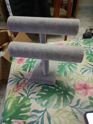 Expositor de pulseras gris