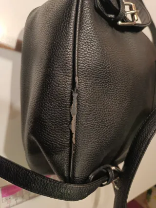 Mochila Stradivarius Negra desgaste borde inferior