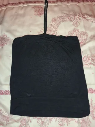 Top Halter Negro con Adorno Dorado