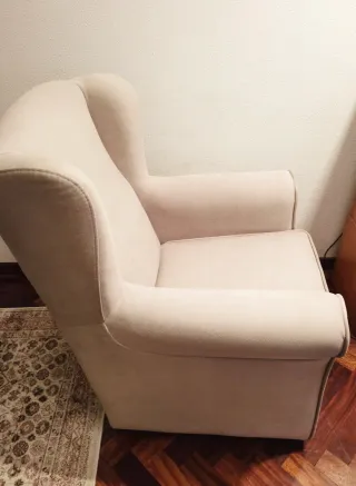 Sillón orejero tapizado Bay