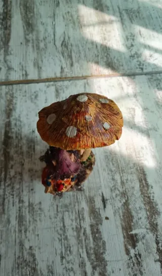 Figura Decorativa Duende y Seta