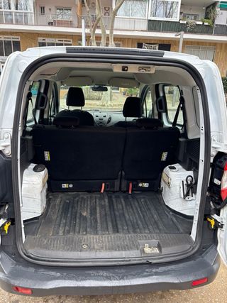 Ford E-Transit Courier 2015