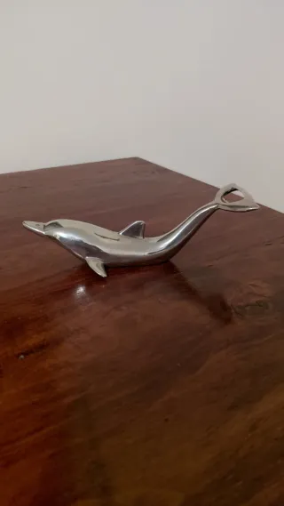 Apribottiglie a forma di delfino