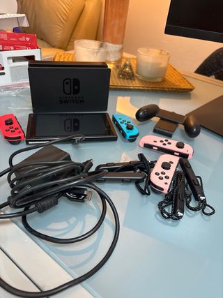 Nintendo Switch + Joy-Con