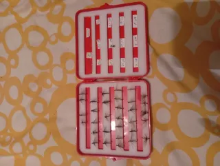 Caja de moscas ahogadas para pesca trucha