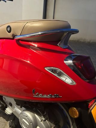Vespa Primavera 49cc Roja