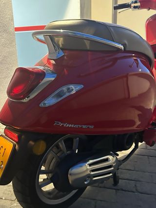 Vespa Primavera 49cc Roja