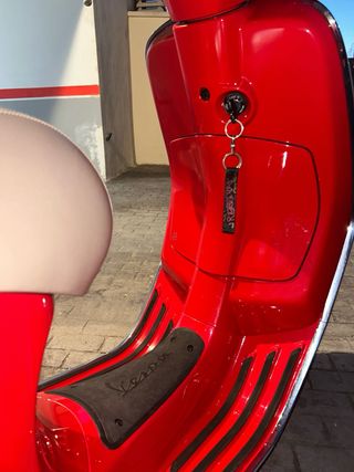 Vespa Primavera 49cc Roja