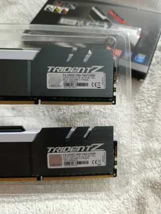 Kit RAM G.SKILL Trident Z DDR4 16GB F4 3200 C16D