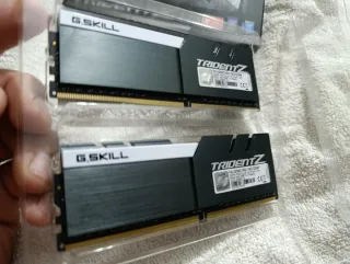 Kit RAM G.SKILL Trident Z DDR4 16GB F4 3200 C16D