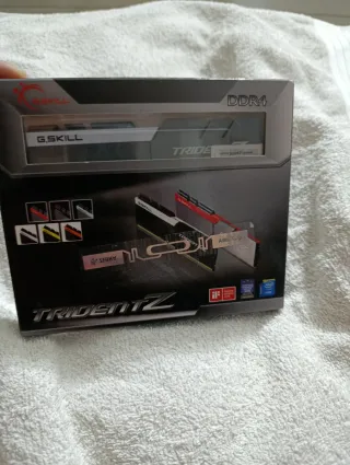 Kit RAM G.SKILL Trident Z DDR4 16GB F4 3200 C16D