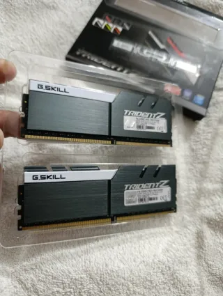 Kit RAM G.SKILL Trident Z DDR4 16GB F4 3200 C16D