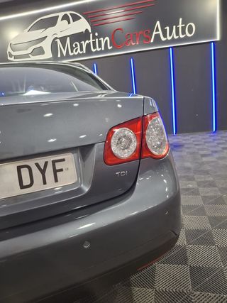 VOLKSWAGEN Jetta 1.9 TDi Advance DSG