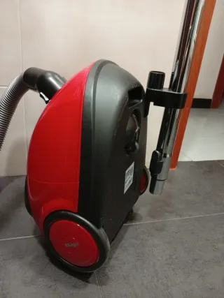 Aspirador Ufesa con cable