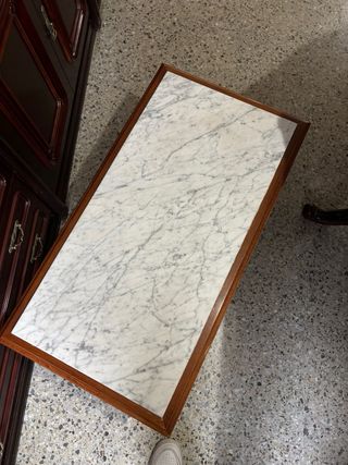 Mesa auxiliar mármol y madera