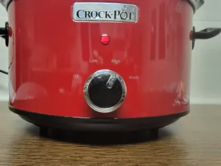Olla de cocción lenta Crock-Pot roja.  3.5 litros