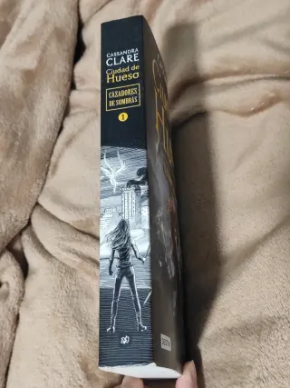 Ciudad de Hueso: Cazadores de sombras 1