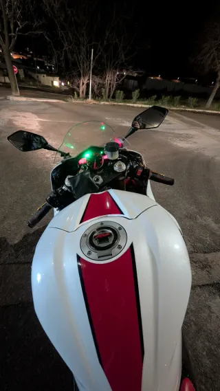 Yamaha YZF R6 2007 Roja y Blanca