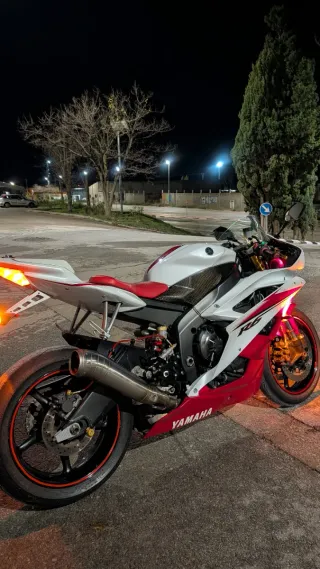 Yamaha YZF R6 2007 Roja y Blanca