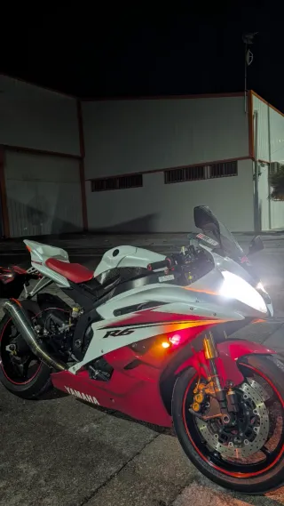Yamaha YZF R6 2007 Roja y Blanca