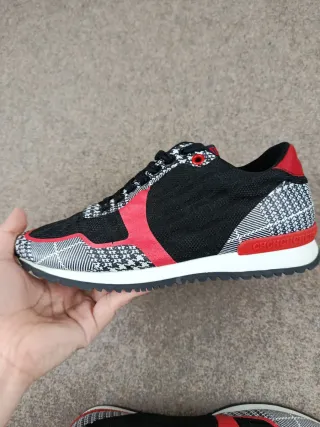 Zapatillas Carolina Herrera Negras y Rojas