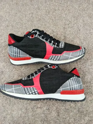 Zapatillas Carolina Herrera Negras y Rojas