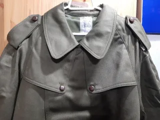 Gabardina verde militar