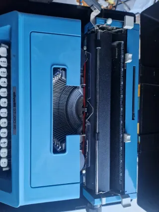 Macchina da scrivere Olivetti Studio 46