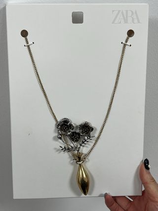 Collar Zara metálico flores oro y plata
