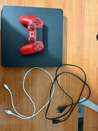 PS4 Slim 1TB Negra + Mando Rojo