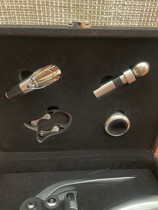 Kit de utensilios para vino. Sin estrenar.