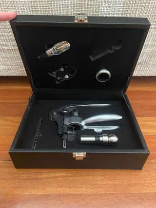 Kit de utensilios para vino. Sin estrenar.