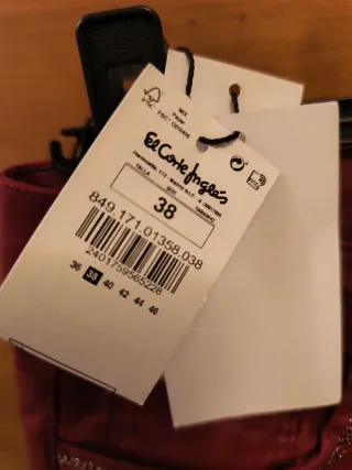 Pantalón polipiel rojo El Corte Inglés Talla M