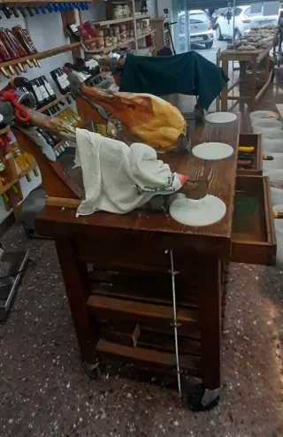 Mesa jamonera 3 jamones