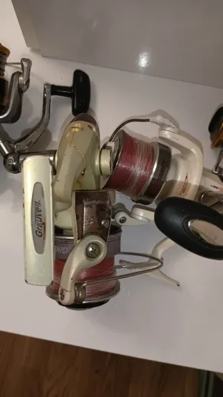 Carretes de pesca Shimano y Grauvell y Cañas