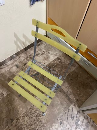 Silla plegable metal y plástico amarilla