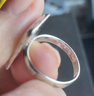 Anillo de plata con piedra lunar