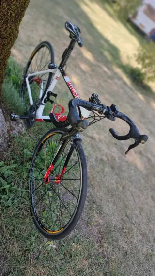 Bicicleta de carretera de carbono KTM