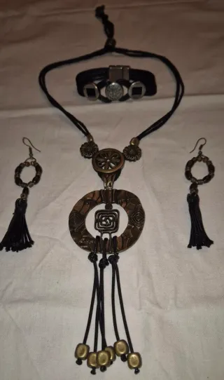 Conjunto Colgante, Pulsera y Pendientes