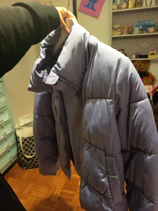 Abrigo morado acolchado